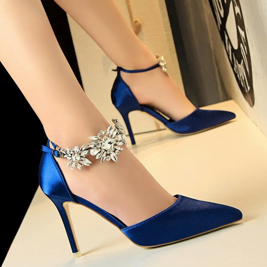 Elegant Crystal Pearl Pointed Toe Shoe